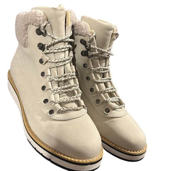 Aspen Nomad Water Resistant Boot Cream Color with Faux Sheep interior, Size 7 - Picture 1 of 14